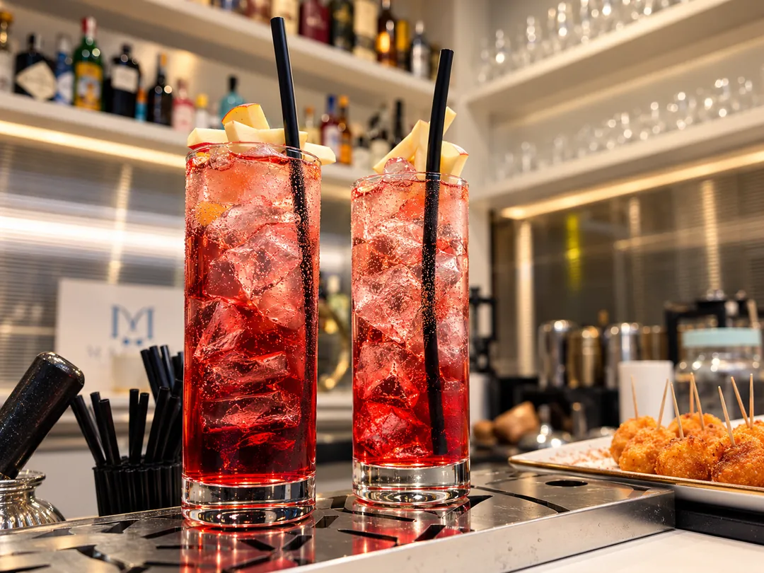 Due cocktail rossi sul bancone